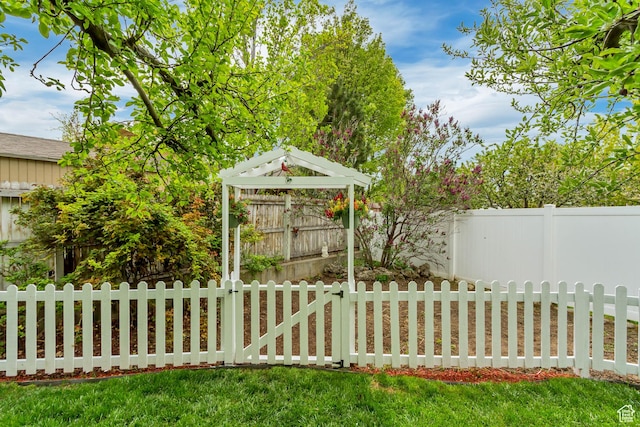 982 E 315 S, Orem, UT 84097 - view of yard featuring a fenced backyard