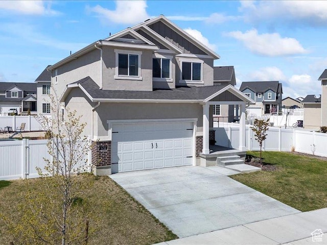 view of front of house with stucco siding, fence, and a front yard