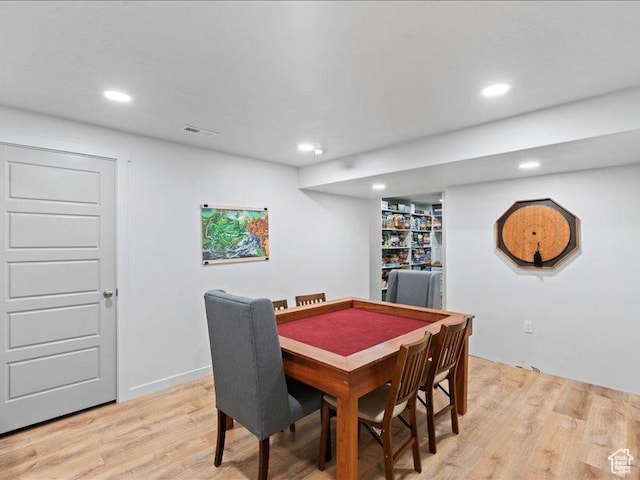dining area featuring light wood-style flooring, visible vents, and recessed lighting