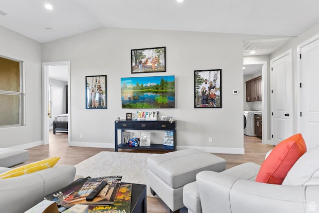 315 W Camino Borde, Washington, UT 84780 - living area featuring light wood-type flooring, baseboards, separate washer and dryer, and recessed lighting