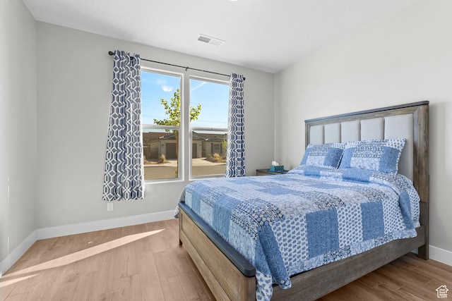 315 W Camino Borde, Washington, UT 84780 - bedroom featuring visible vents, baseboards, and wood finished floors