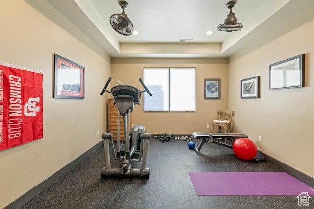 3052 N Snow Canyon Pkwy Unit 67, St George, UT 84770 - workout area featuring a tray ceiling, visible vents, and baseboards