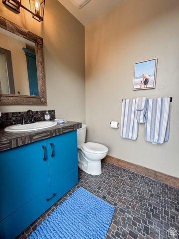 3052 N Snow Canyon Pkwy Unit 67, St George, UT 84770 - bathroom featuring baseboards, toilet, and vanity