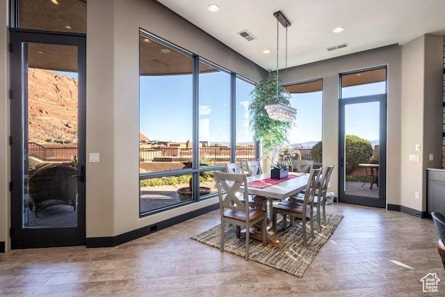 3052 N Snow Canyon Pkwy Unit 67, St George, UT 84770 - dining room with baseboards, hardwood / wood-style flooring, visible vents, and recessed lighting
