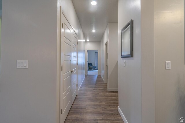 658 N Sage Crest Dr, Washington, UT 84780 - hall with dark wood-style flooring, recessed lighting, and baseboards
