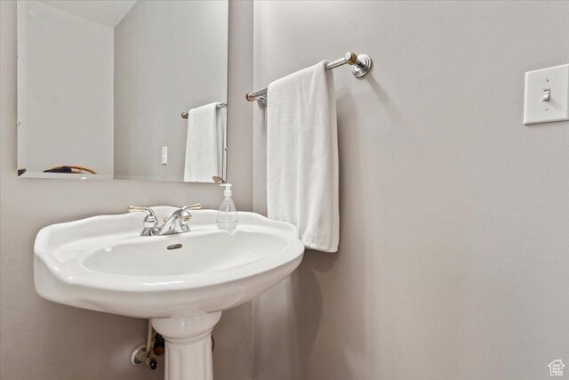 4972 S Boabab Crk, Holladay, UT 84117 - bathroom with a sink