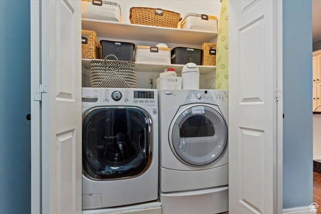 4972 S Boabab Crk, Holladay, UT 84117 - clothes washing area featuring independent washer and dryer and laundry area