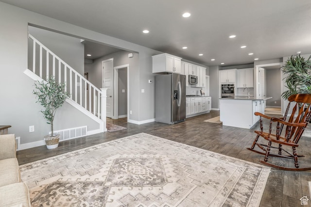kitchen with recessed lighting, visible vents, stainless steel appliances, and dark wood-type flooring