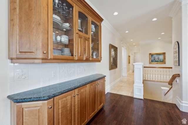 1714 Ridge Point Dr, Bountiful, UT 84010 - interior space featuring decorative backsplash, dark wood-style floors, baseboards, recessed lighting, and ornamental molding