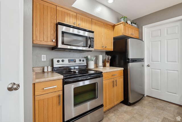 472 W 330 S, American Fork, UT 84003 - kitchen with appliances with stainless steel finishes and light countertops