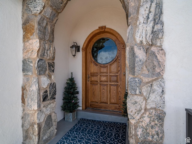 4120 S Beus Dr E, Ogden, UT 84403 - entrance to property featuring stucco siding and stone siding