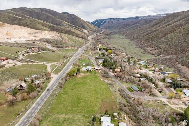 bird's eye view with a mountain view