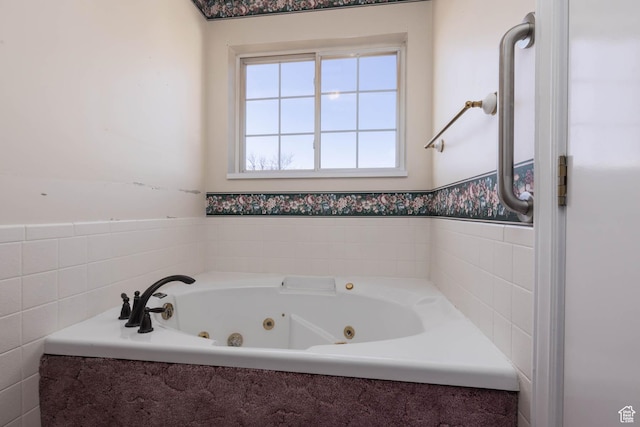 889 Upland Dr, Richfield, UT 84701 - full bath featuring a whirlpool tub