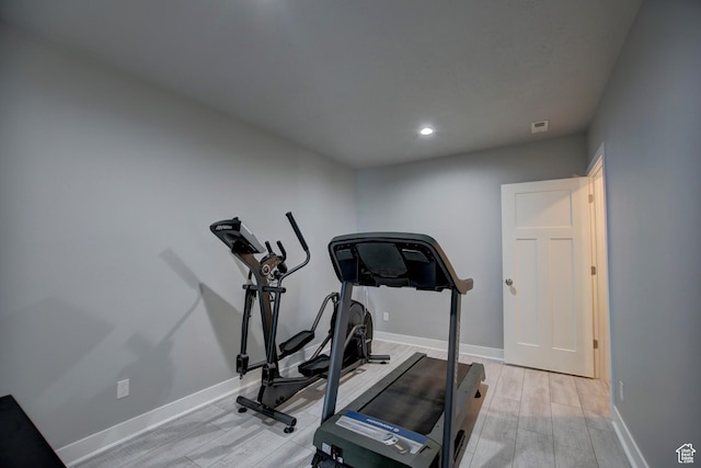 728 Loveland Ln, Fish Haven, ID 83287 - workout room featuring recessed lighting, visible vents, light wood-style flooring, and baseboards