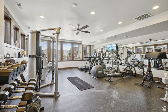 workout area with recessed lighting, a ceiling fan, visible vents, and baseboards