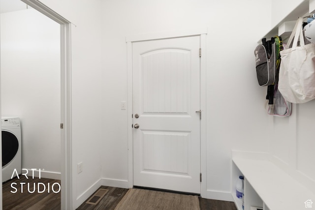 661 W 1820 S, Provo, UT 84601 - mudroom featuring visible vents, washer / dryer, dark wood-style floors, and baseboards