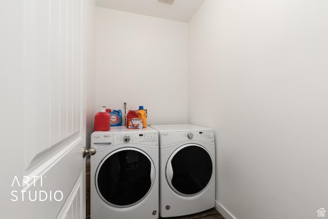 661 W 1820 S, Provo, UT 84601 - clothes washing area featuring wood finished floors, laundry area, washing machine and dryer, baseboards, and visible vents