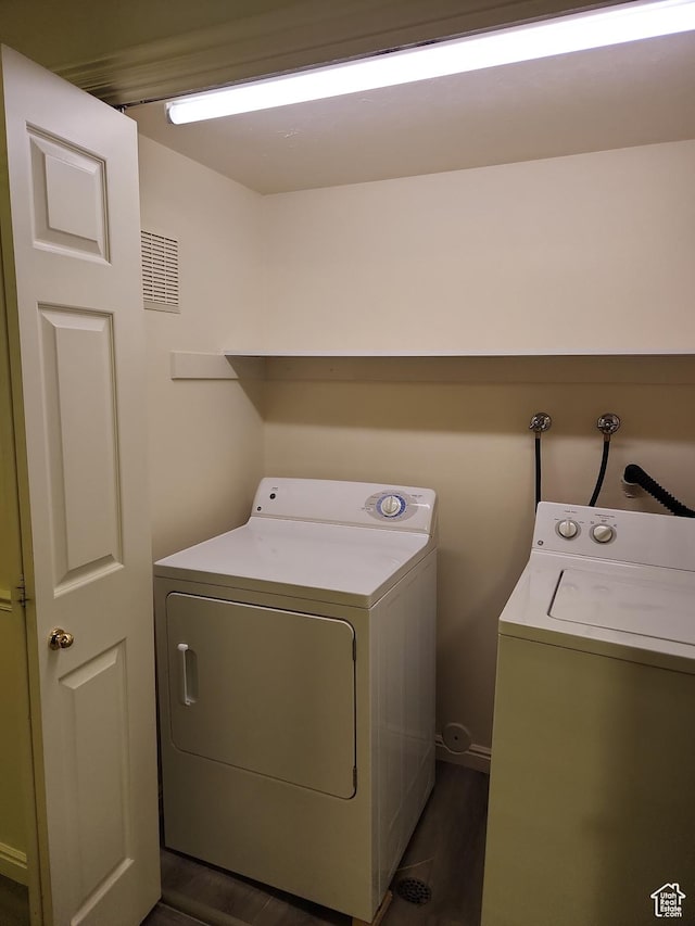 1514 S 200 E, Orem, UT 84058 - clothes washing area with dark wood finished floors, visible vents, laundry area, and independent washer and dryer