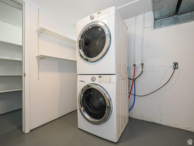 123 Lynnwood Dr, Clearfield, UT 84015 - laundry area featuring stacked washer / dryer