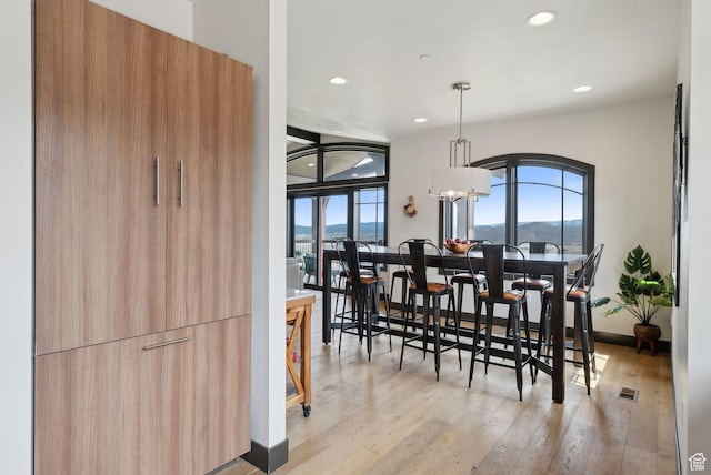 4186 Fairway Ln Unit G6, Park City, UT 84098 - dining room featuring light wood-style flooring, visible vents, arched walkways, baseboards, and recessed lighting