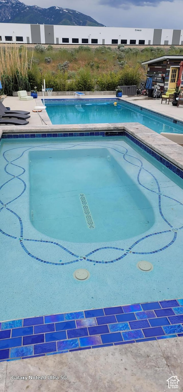 12075 S Draper Ridge Dr, Draper, UT 84020 - outdoor pool with a mountain view