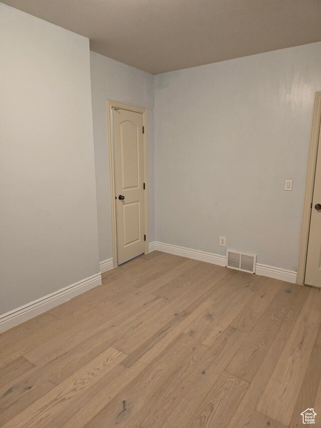12075 S Draper Ridge Dr, Draper, UT 84020 - empty room featuring visible vents, light wood finished floors, and baseboards