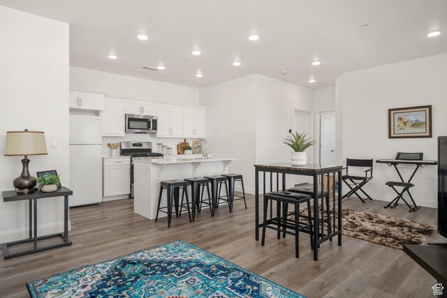 5801 S Garnet Dr Unit 2-301, St George, UT 84790 - dining space featuring baseboards, recessed lighting, and wood finished floors