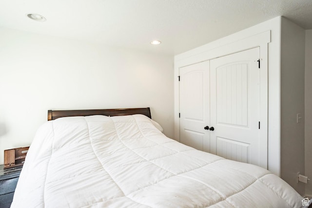 bedroom with recessed lighting and a closet