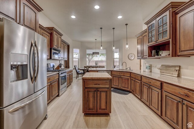 595 W 2050 S, Hurricane, UT 84737 - kitchen with stainless steel appliances, recessed lighting, a peninsula, and a sink
