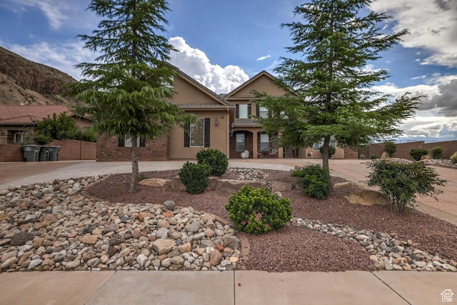 595 W 2050 S, Hurricane, UT 84737 - view of front of house featuring stucco siding, curved driveway, and fence