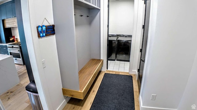 13327 S Bullitt Ln, Draper, UT 84020 - mudroom featuring washer and dryer and light wood-style floors