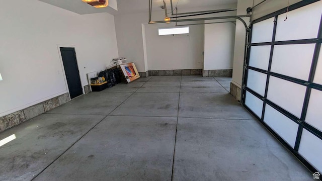13327 S Bullitt Ln, Draper, UT 84020 - garage with a garage door opener