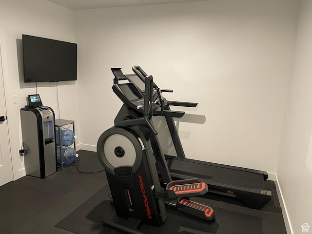 889 S Winter Ln, North Salt Lake, UT 84054 - workout area with baseboards