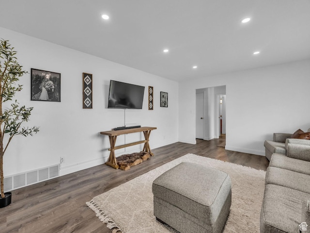 295 S 200 W, Delta, UT 84624 - living room with visible vents, recessed lighting, baseboards, and wood finished floors