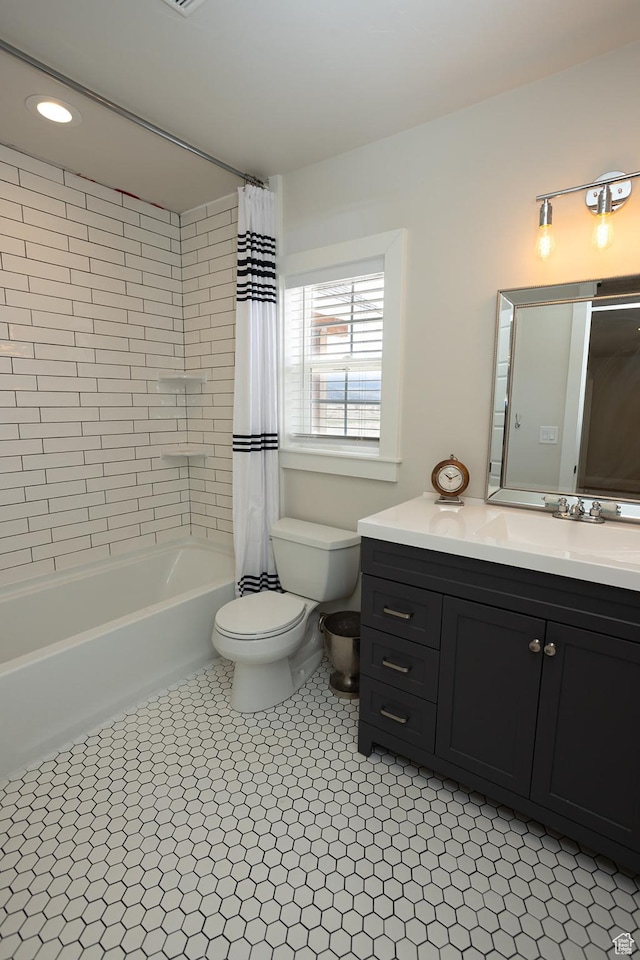 815 S Annabella Rd, Richfield, UT 84701 - full bath featuring shower / bath combination with curtain, toilet, tile patterned flooring, and vanity