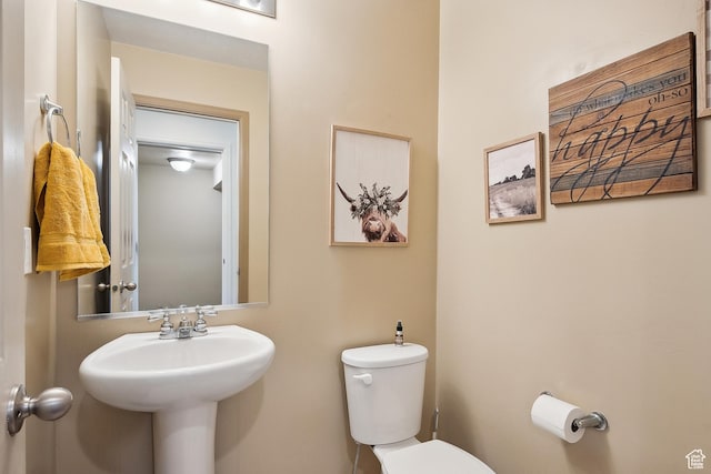 1030 S Barley Ln, Kaysville, UT 84037 - half bath featuring toilet and a sink