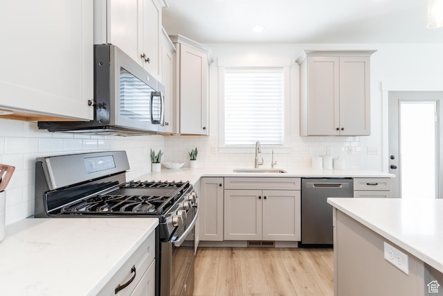 1076 E 300 S, Smithfield, UT 84335 - kitchen with backsplash, visible vents, appliances with stainless steel finishes, a sink, and light wood finished floors