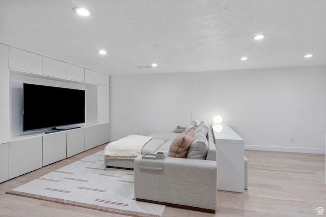 living area featuring light wood-style floors, recessed lighting, and baseboards