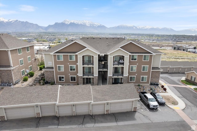 bird's eye view with a mountain view