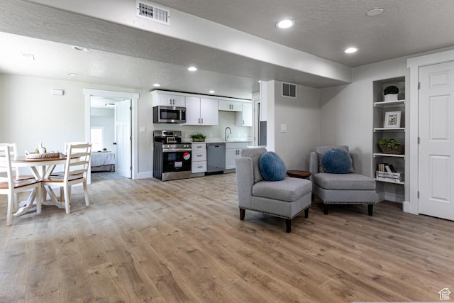 263 N 100 E, Springville, UT 84663 - sitting room with a textured ceiling, visible vents, light wood-type flooring, and baseboards