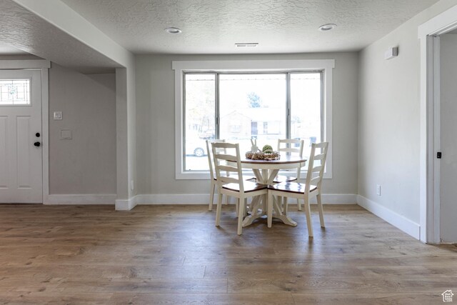 263 N 100 E, Springville, UT 84663 - dining room featuring baseboards, visible vents, a textured ceiling, and light wood finished floors
