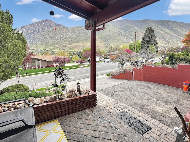 886 E Hillcrest Dr, Springville, UT 84663 - view of patio featuring a mountain view