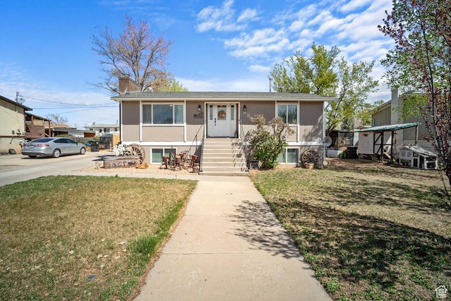 537 E 650 N, Roosevelt, UT 84066 - view of front facade featuring a chimney and a front lawn
