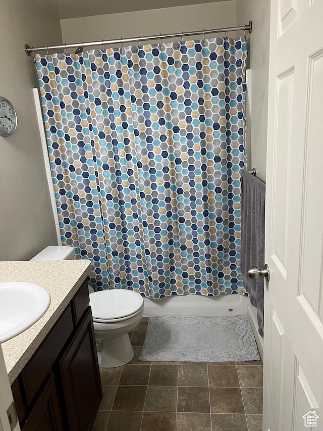 272 W 680 N, Centerville, UT 84014 - full bathroom featuring curtained shower, toilet, and vanity