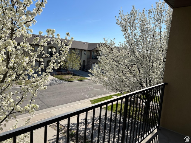 272 W 680 N, Centerville, UT 84014 - view of balcony