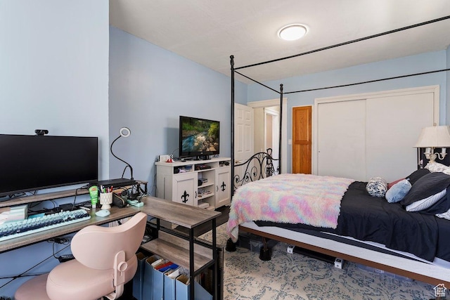 bedroom with a closet