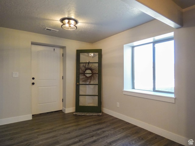4718 E Cougar Run S, Ut, UT 84629 - entryway featuring baseboards, visible vents, a textured ceiling, and dark wood finished floors