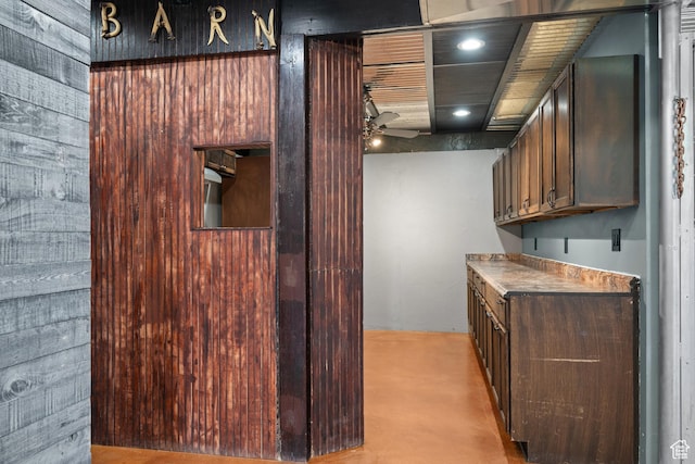 bar with a ceiling fan