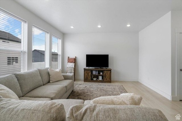 574 W 500 N, Smithfield, UT 84335 - living area featuring recessed lighting, light wood finished floors, and baseboards