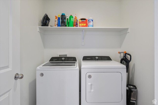 574 W 500 N, Smithfield, UT 84335 - laundry room featuring laundry area and washing machine and dryer